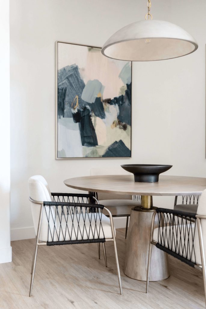 Round dining table