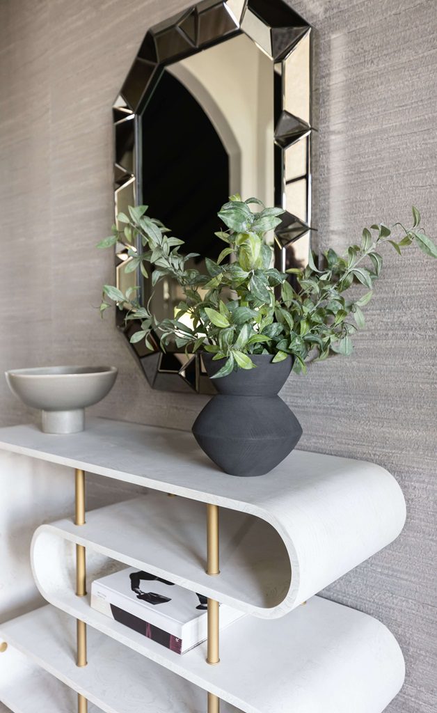 How to Decorate a Console Table - Ideas to Consider How to Decorate a Console Table - Ideas to Consider