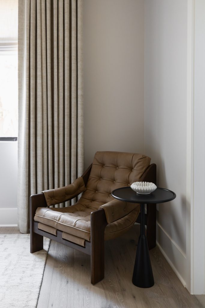 Leather chair and black side table in corner