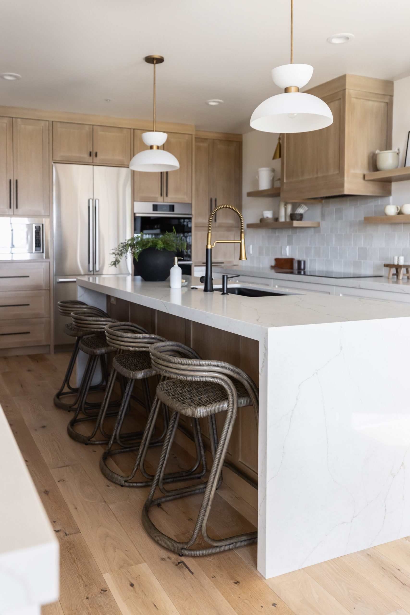 Modern kitchen renovation by Living with Lolo